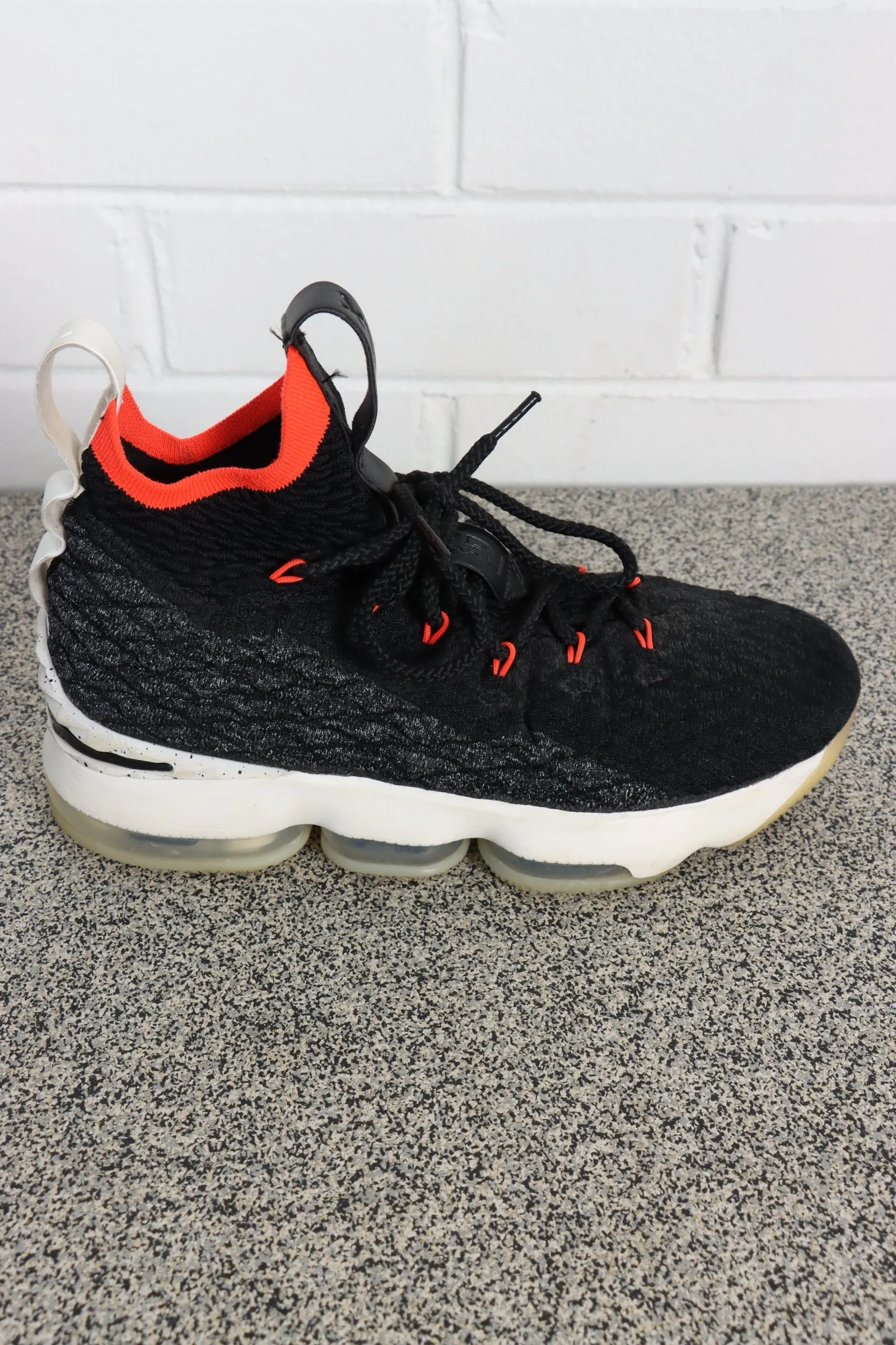 Nike LeBron 15 Black Bright Crimson (Y 6.5/W 7.5)